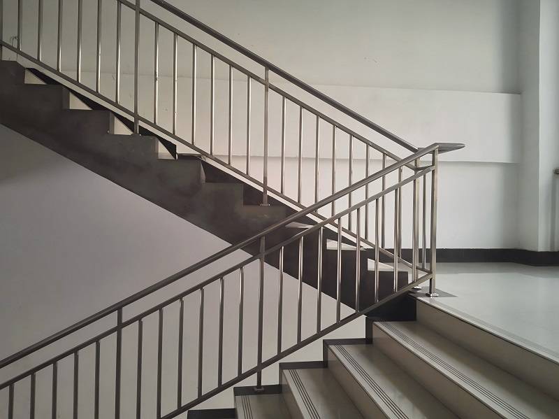 aluminum tube in Staircase handrails use