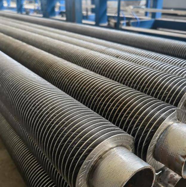 Stainless steel finned tube radiator for chemical plant